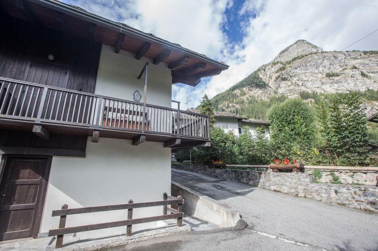 Joivy Idyllic Flat For 7 With Free Parking Close To Ski Lift Appartement Courmayeur
