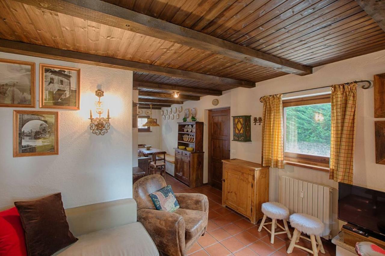 Joivy Idyllic Flat For 7 With Free Parking Close To Ski Lift * Courmayeur